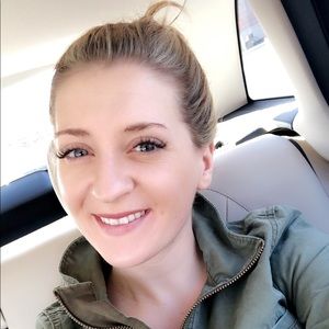 Meet your Posher, Leslie